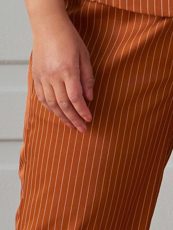 WHITNEY - Orange habit bukser med hvide nålestriber fra Zhenzi