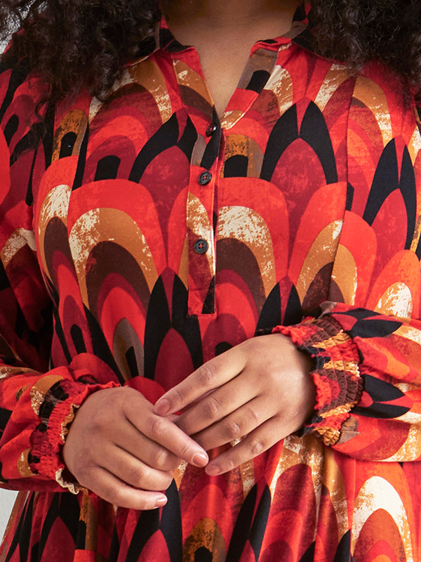 JUSTINE - Strækbar kjole med orange og rødt mønster fra Zhenzi