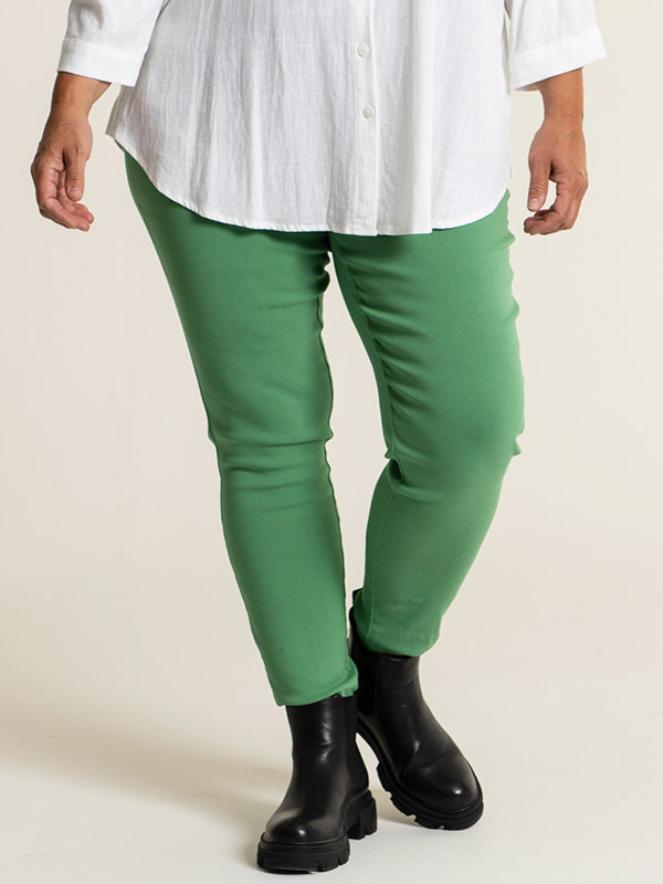 CLARA - Grønne leggings i kraftig viskose kvalitet fra Gozzip