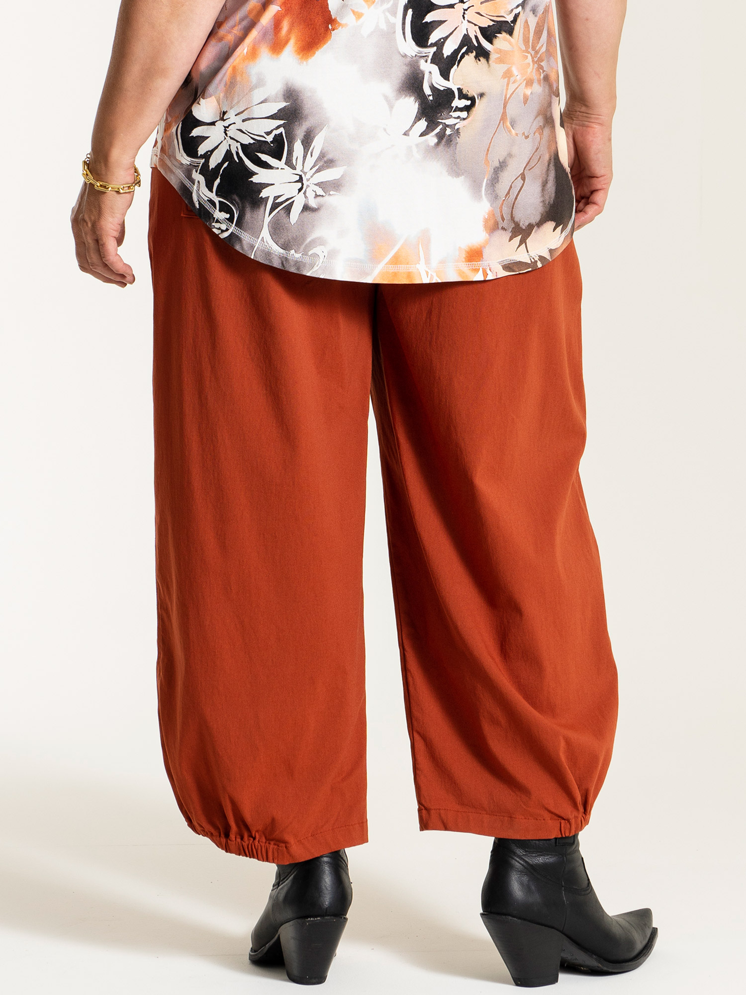 CLARA - Brændt orange culotte bukser i viskose bengalin fra Gozzip