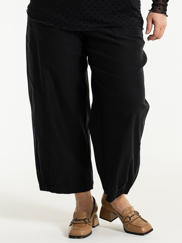CLARA - Sort culotte bukser i viskose bengalin fra Gozzip