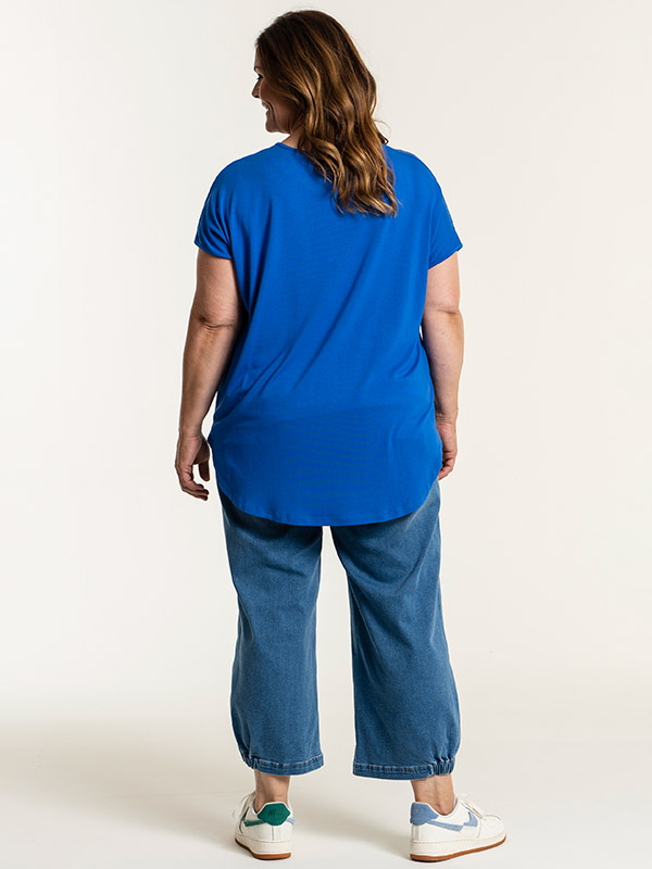 GITTE - Blå jersey bluse med korte ærmer fra Gozzip