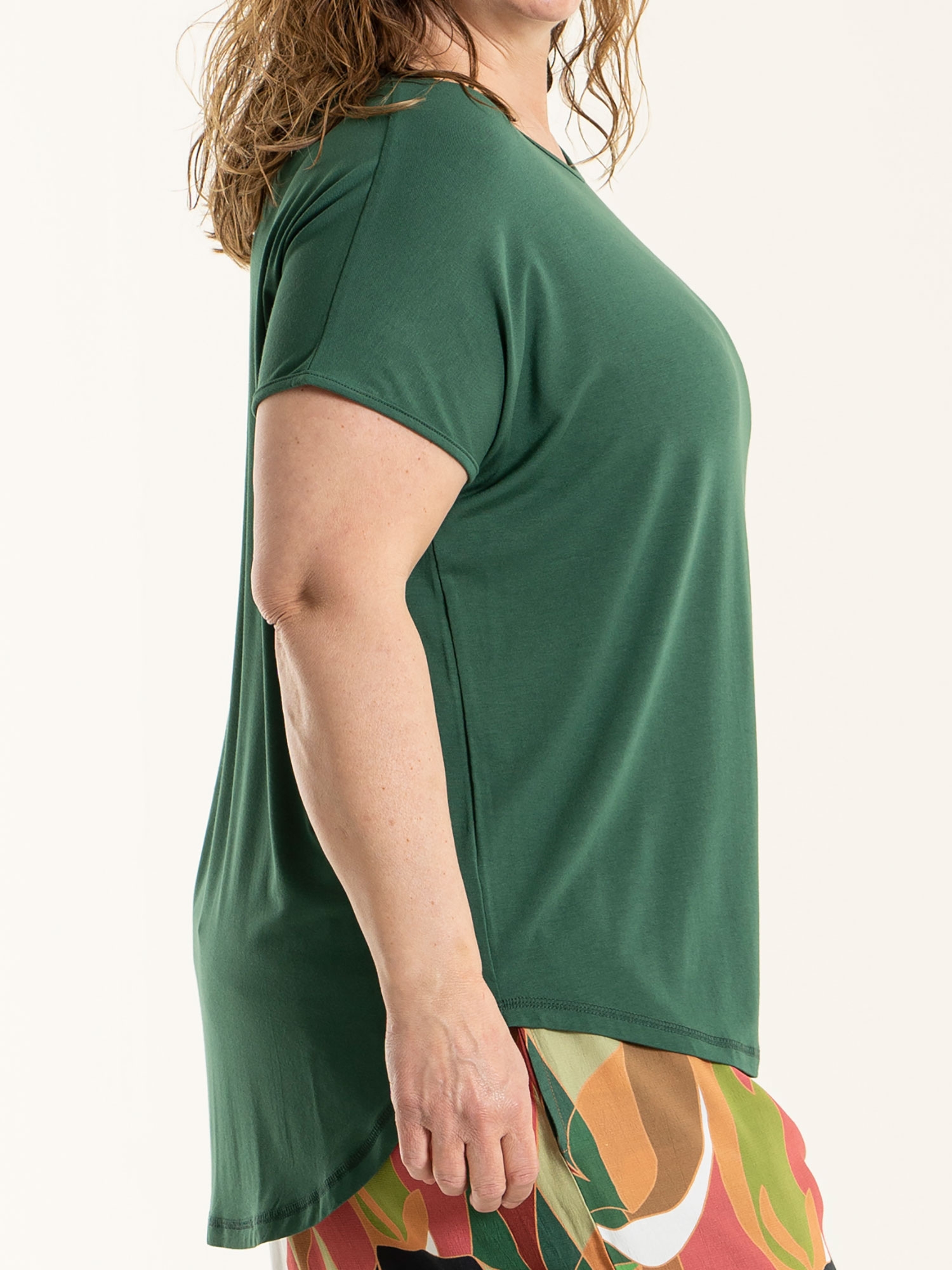 GITTE - Grøn bluse i viskose jersey med korte ærmer fra Gozzip