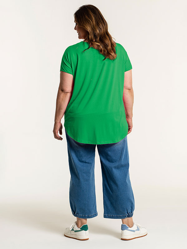 GITTE - Grøn T-shirt i viskose jersey fra Gozzip