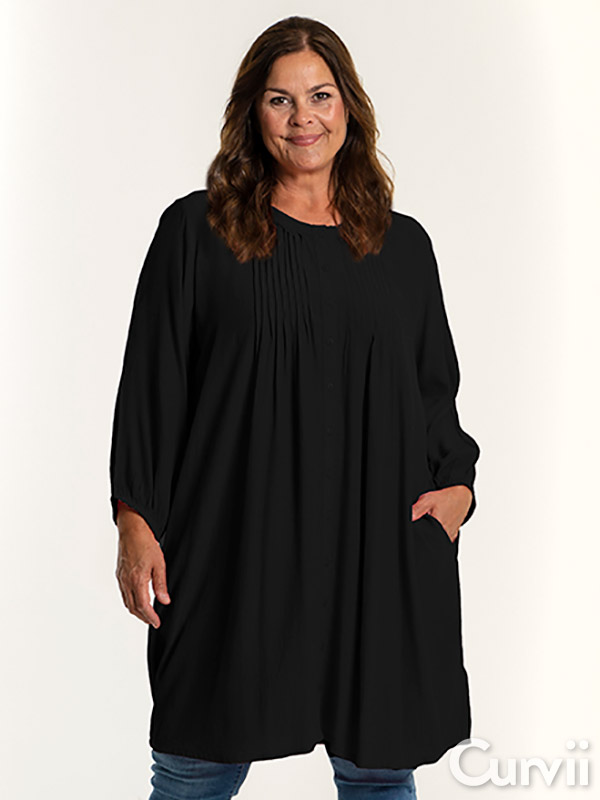 JOHANNE - Viskose skjorte tunika i sort med lommer fra Gozzip