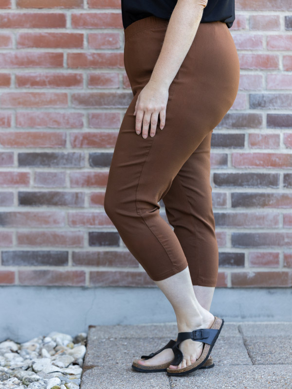 CLARE - Brune 7/8 dels leggings fra Gozzip