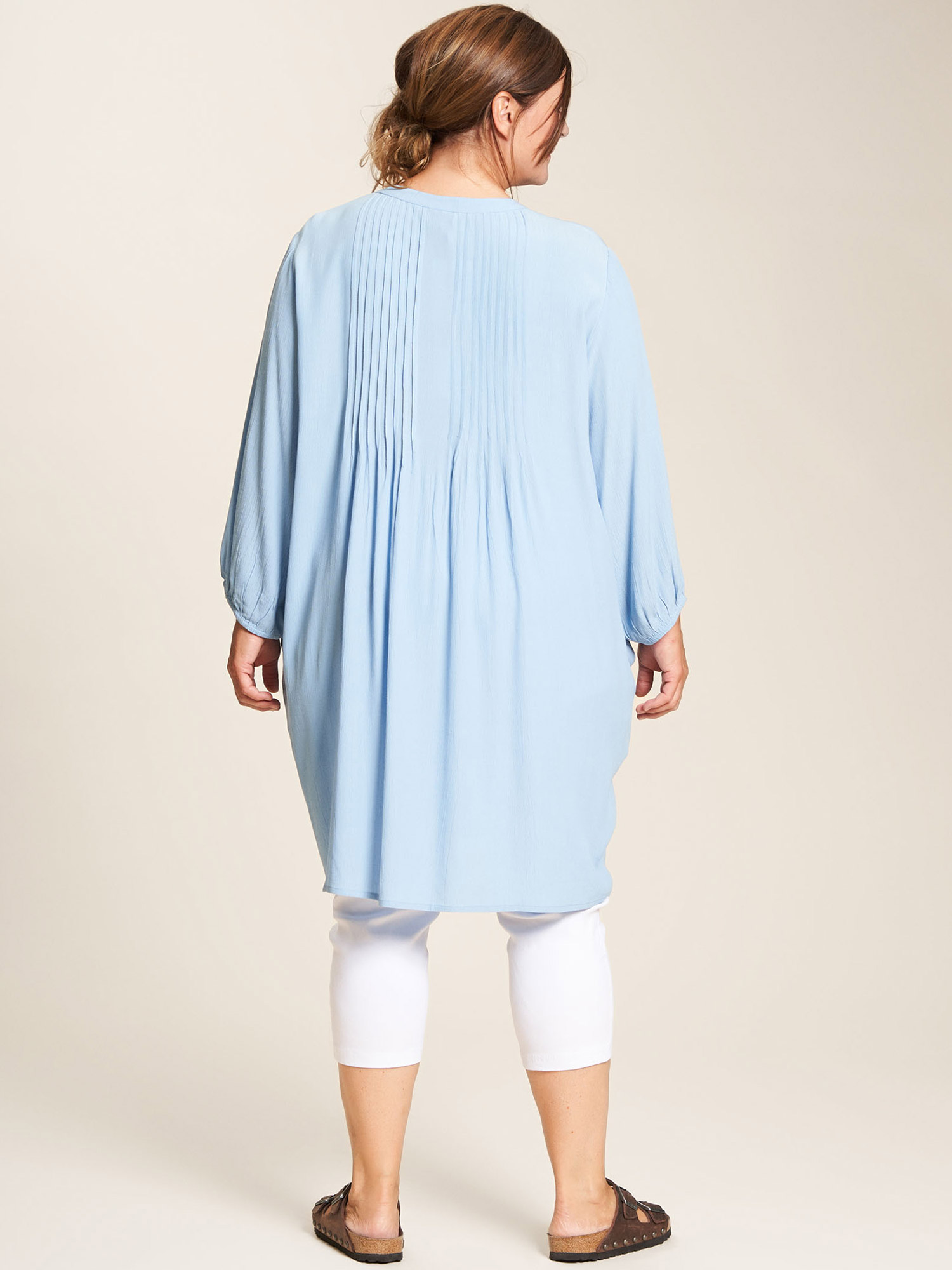 Johanne - Flot skjorte tunika i lyseblå med lommer fra Gozzip