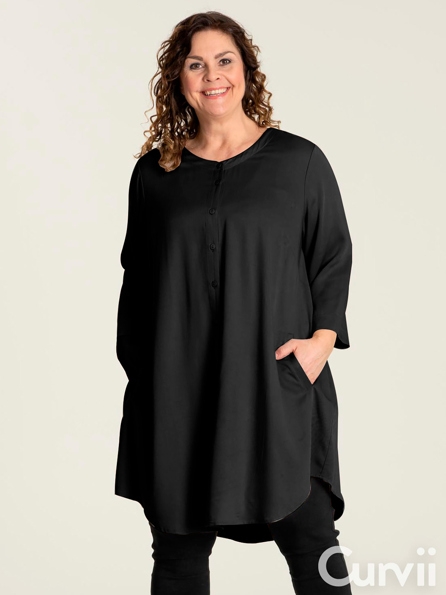 Elisabeth - Lækker sort viskose skjorte tunika fra Gozzip