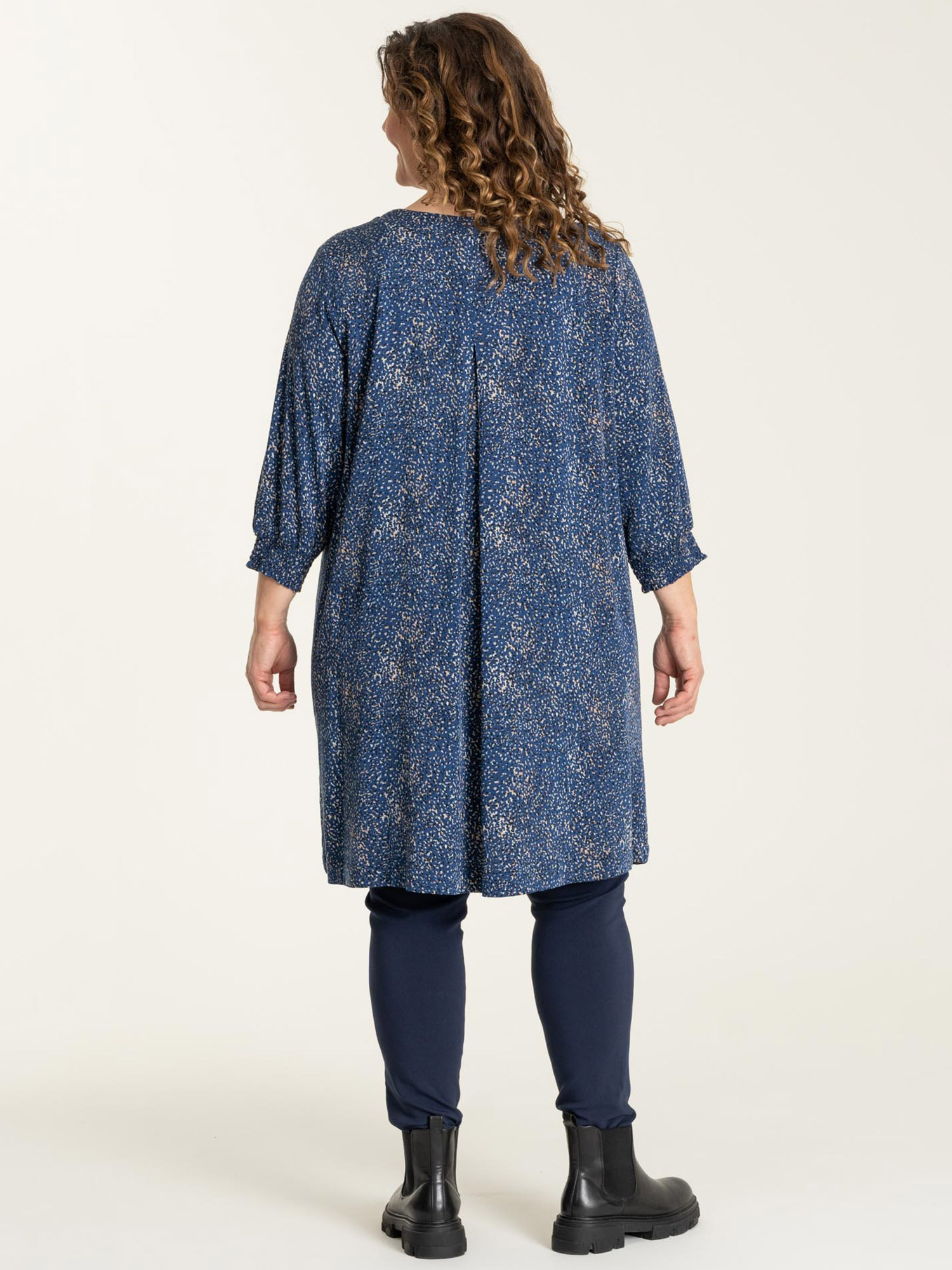 META - Blå viskose tunika med fint print fra Gozzip