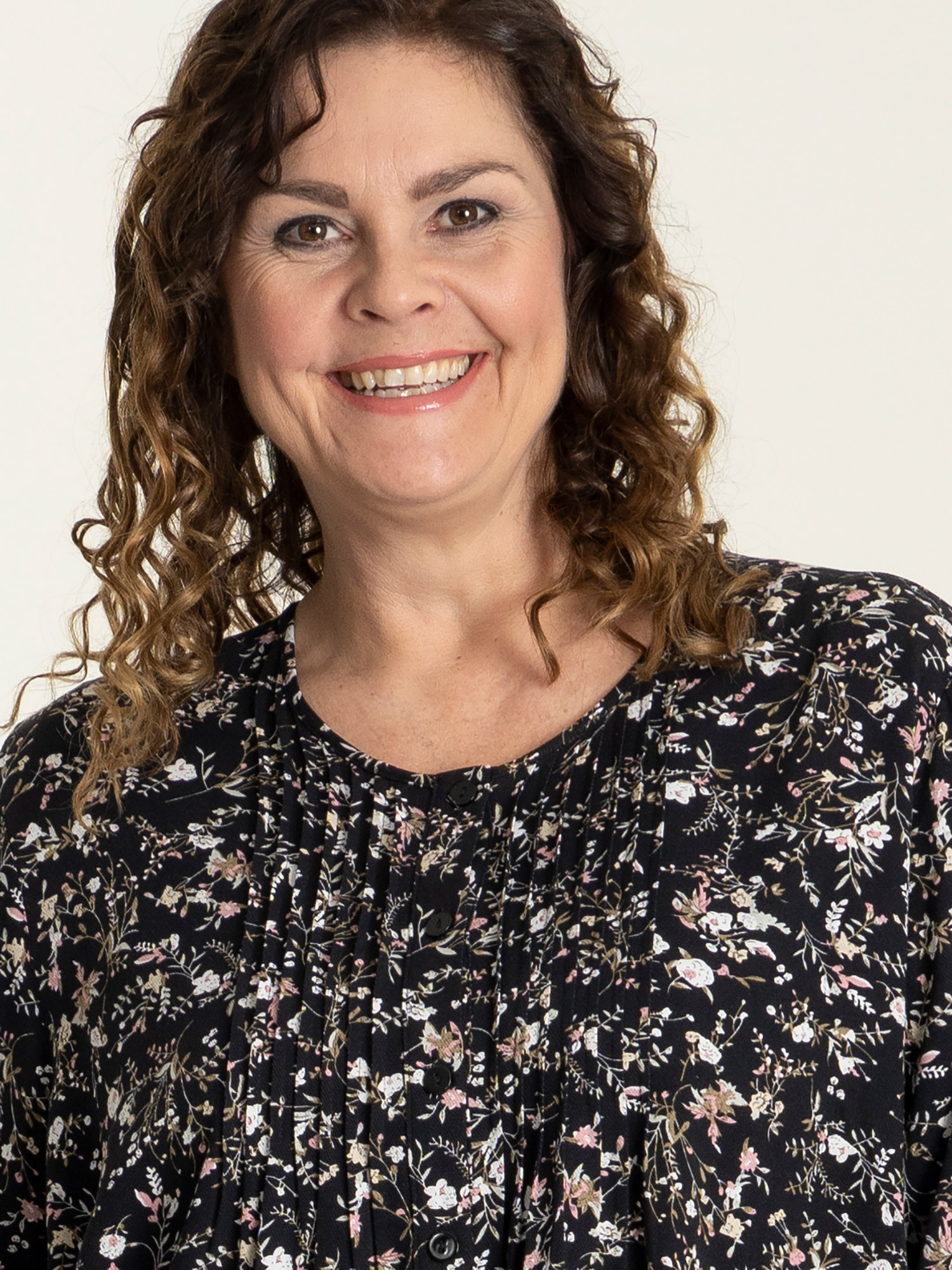 Bertha - Sort viskose skjorte bluse med fine blomster fra Gozzip