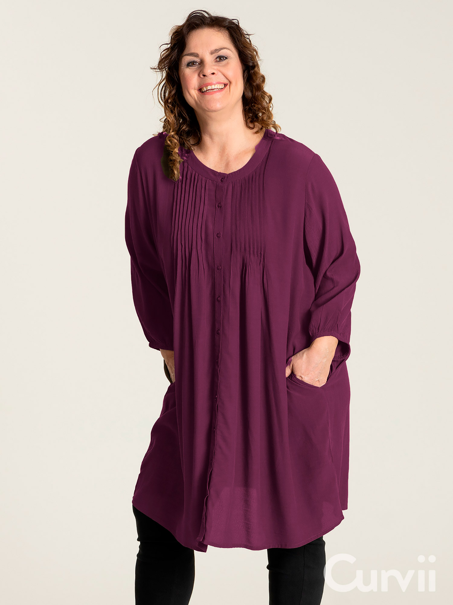 JOHANNE - Flot skjorte tunika i mørk lilla med lommer fra Gozzip