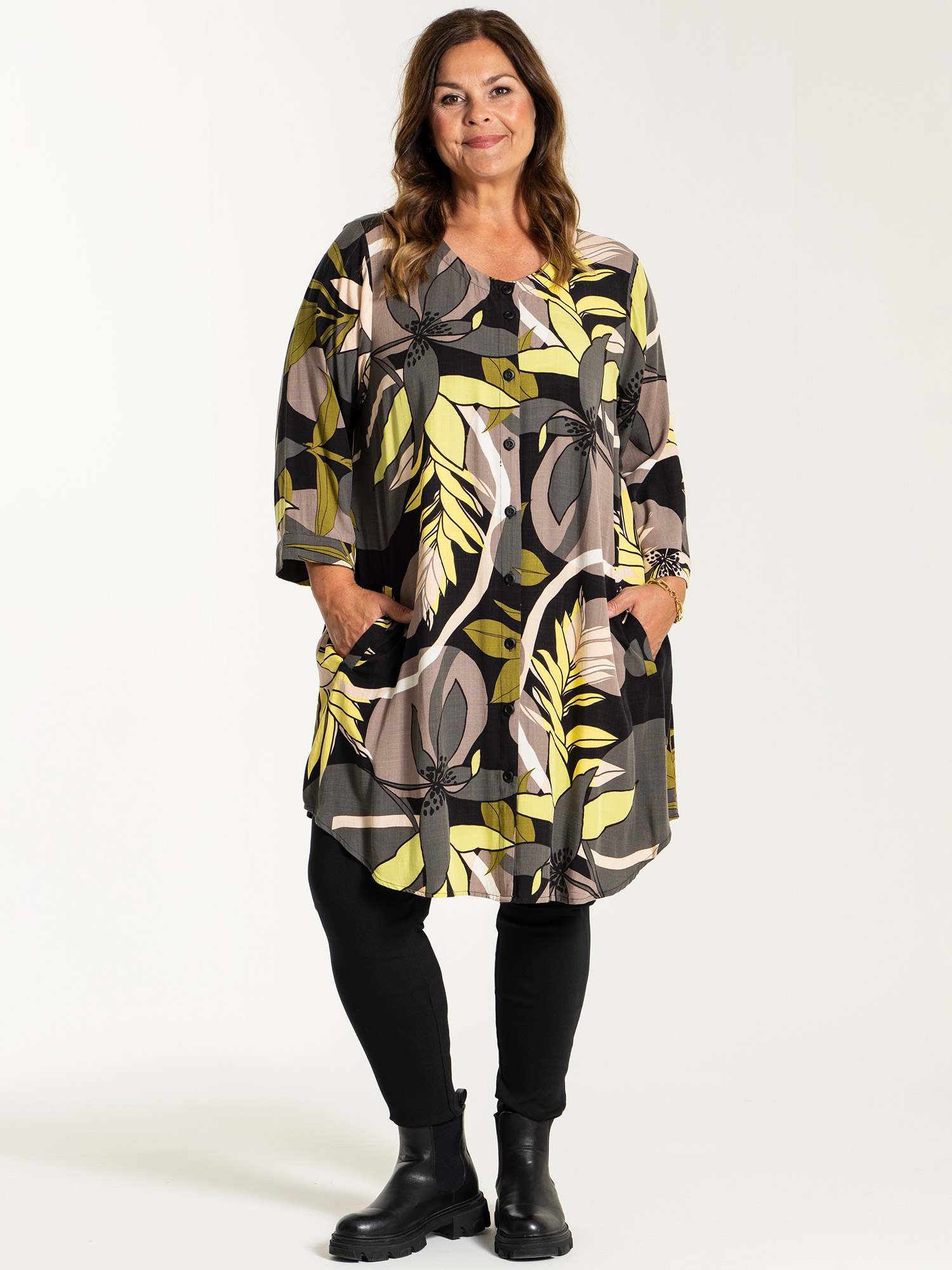 ELISABETH - Sort viskose skjorte tunika med print fra Gozzip
