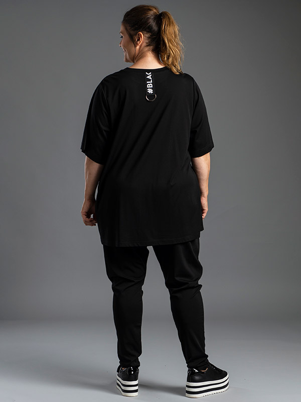 LINDA - Sort t-shirt med hvid tryk fra Gozzip Black