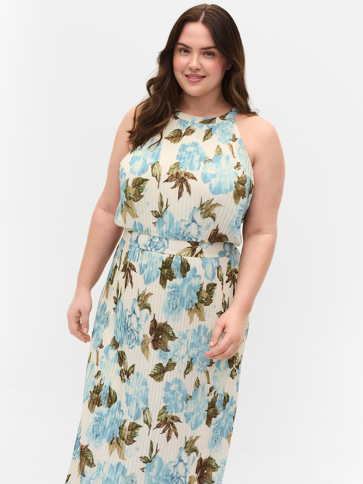 Flot råhvid maxikjole i plissé med blomster print fra Zizzi