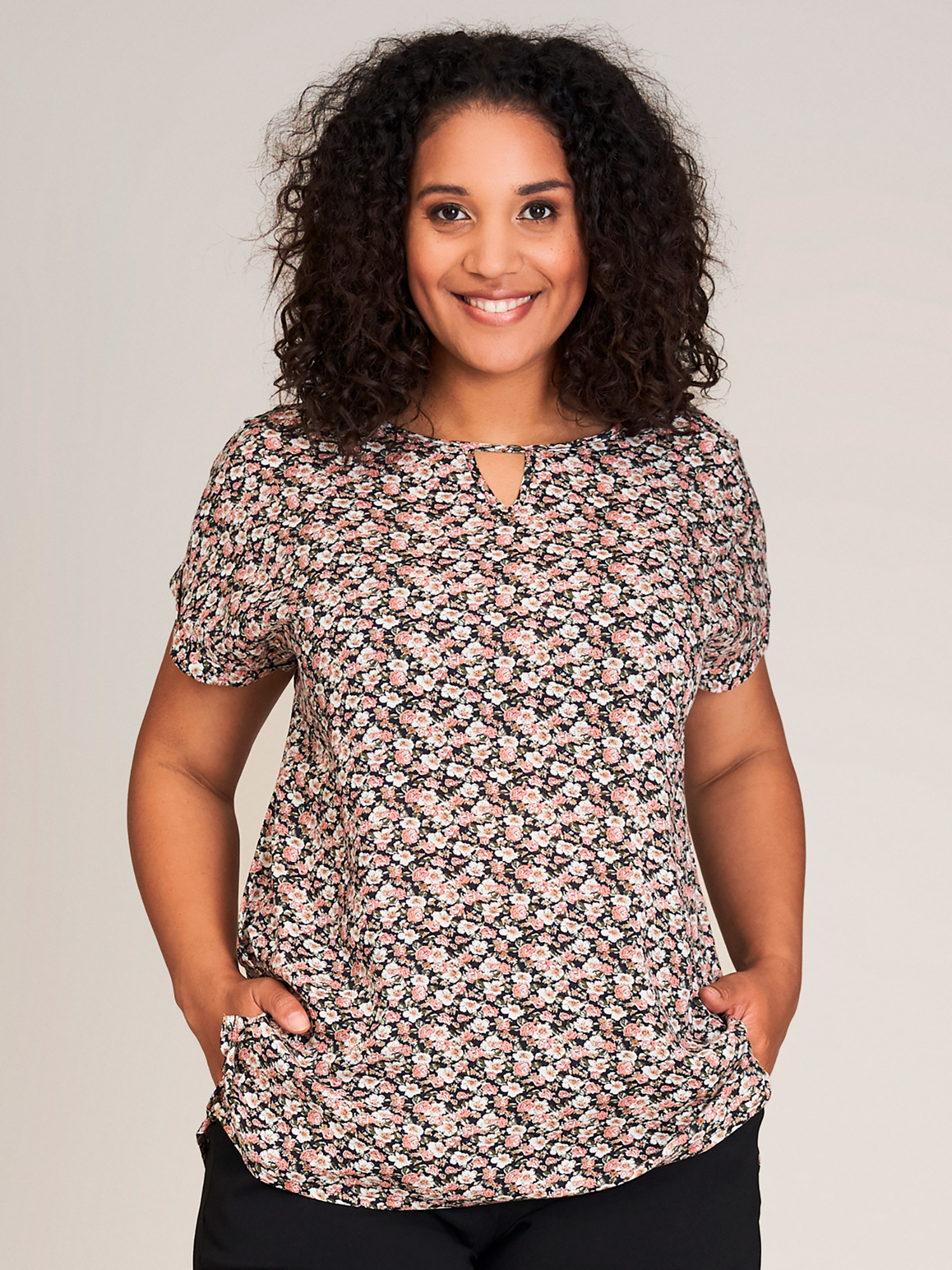 Viskose bluse med fin blomster print fra Studio