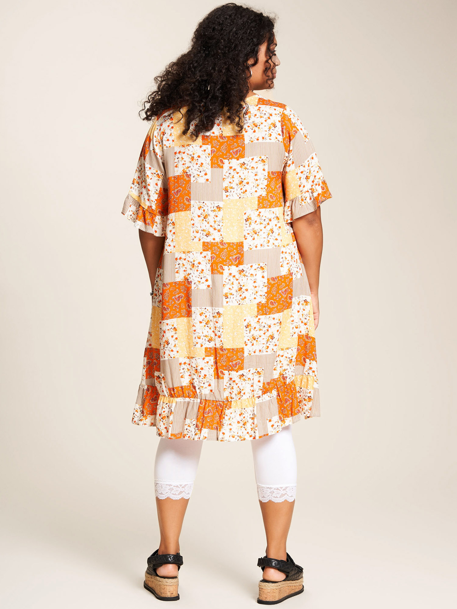 Signe - Sød orange mønstret viskose kjole fra Studio