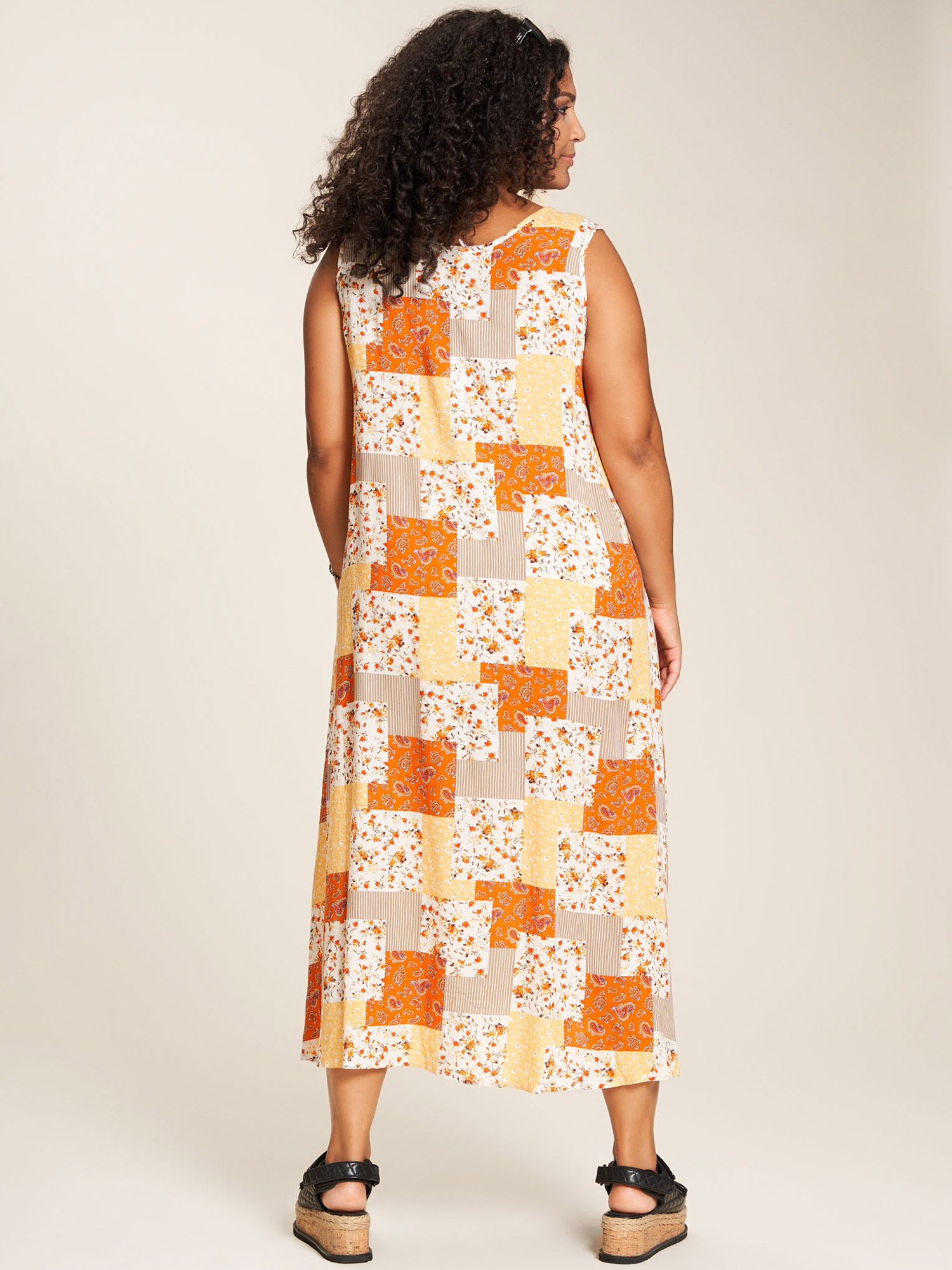 Lise - Flot orange mønstret viskose kjole uden ærmer fra Studio