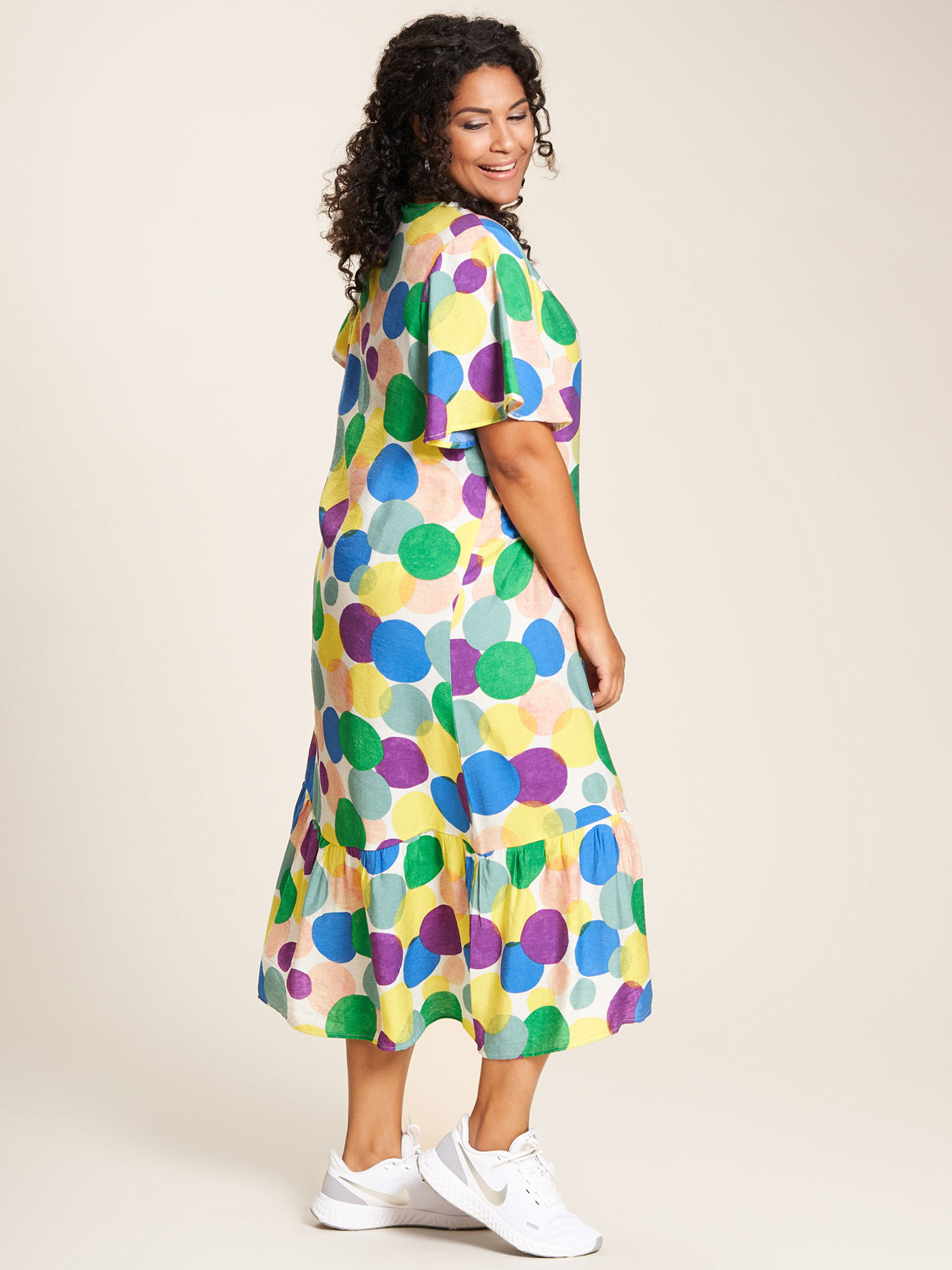 Nadine - Flot viskose kjole med store farvede prikker fra Studio