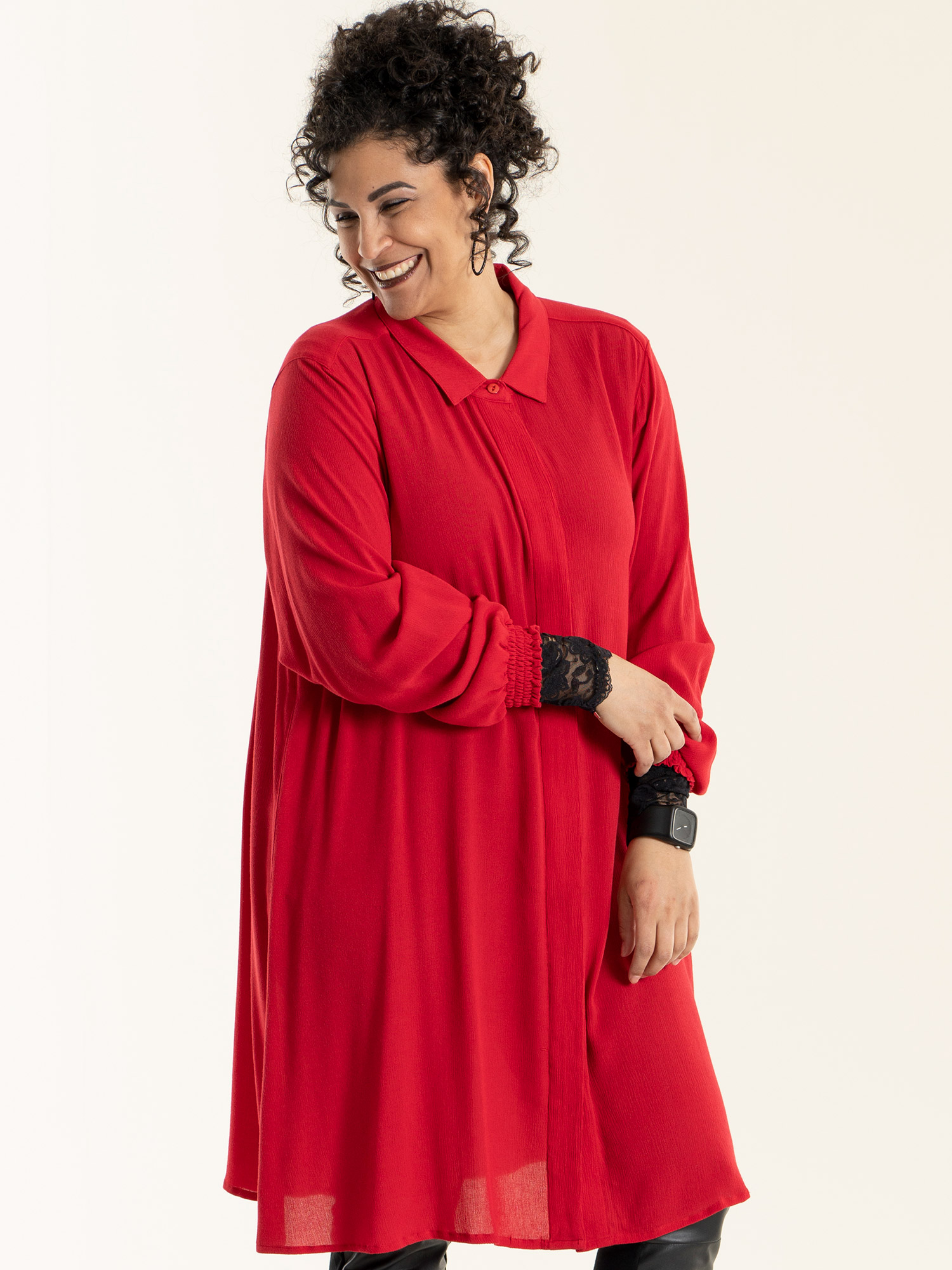 EMILIE - Viskose skjorte tunika i flot rød fra Studio
