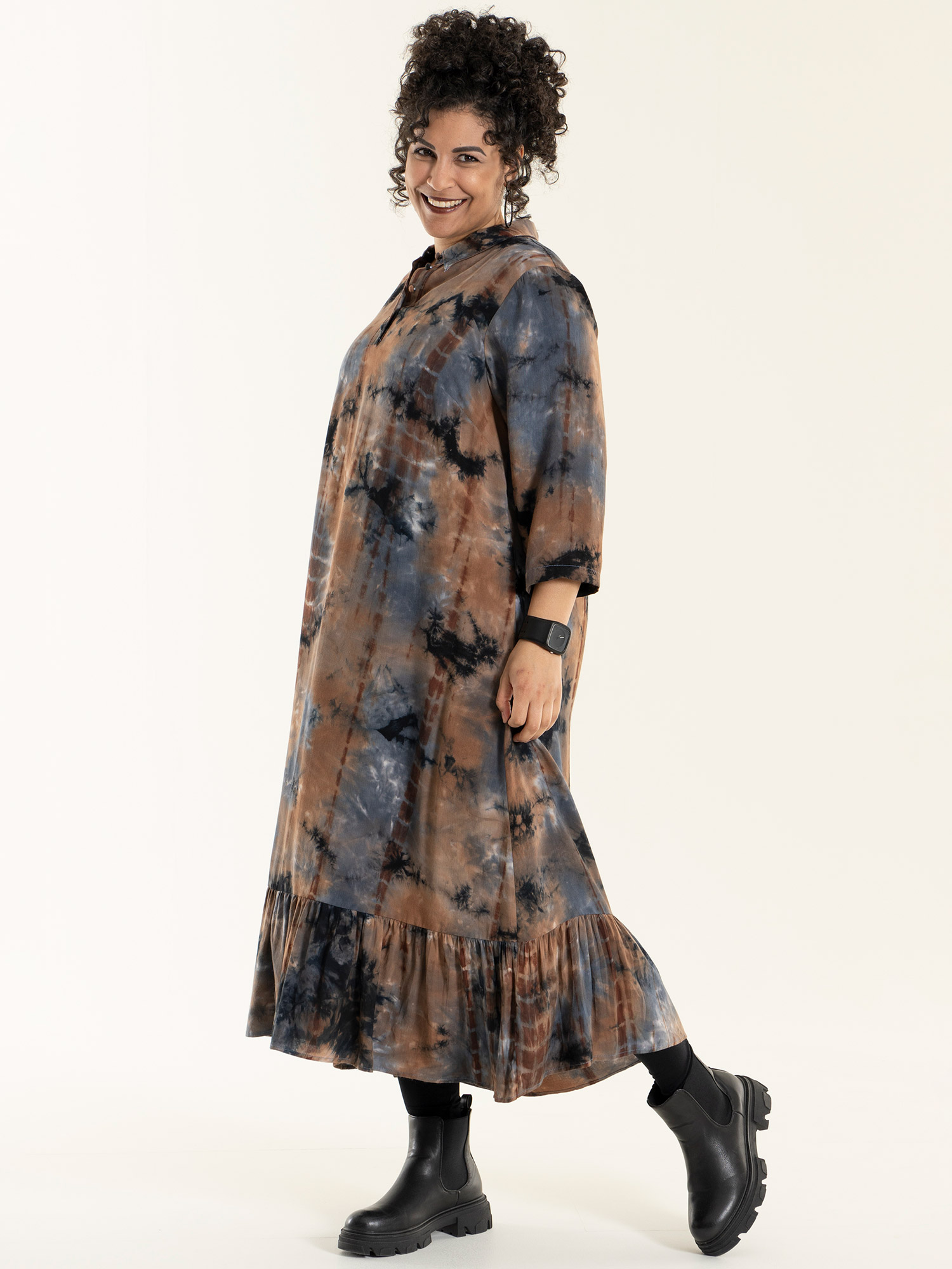 SISSI - Kjole i viskose jersey med batik print fra Studio
