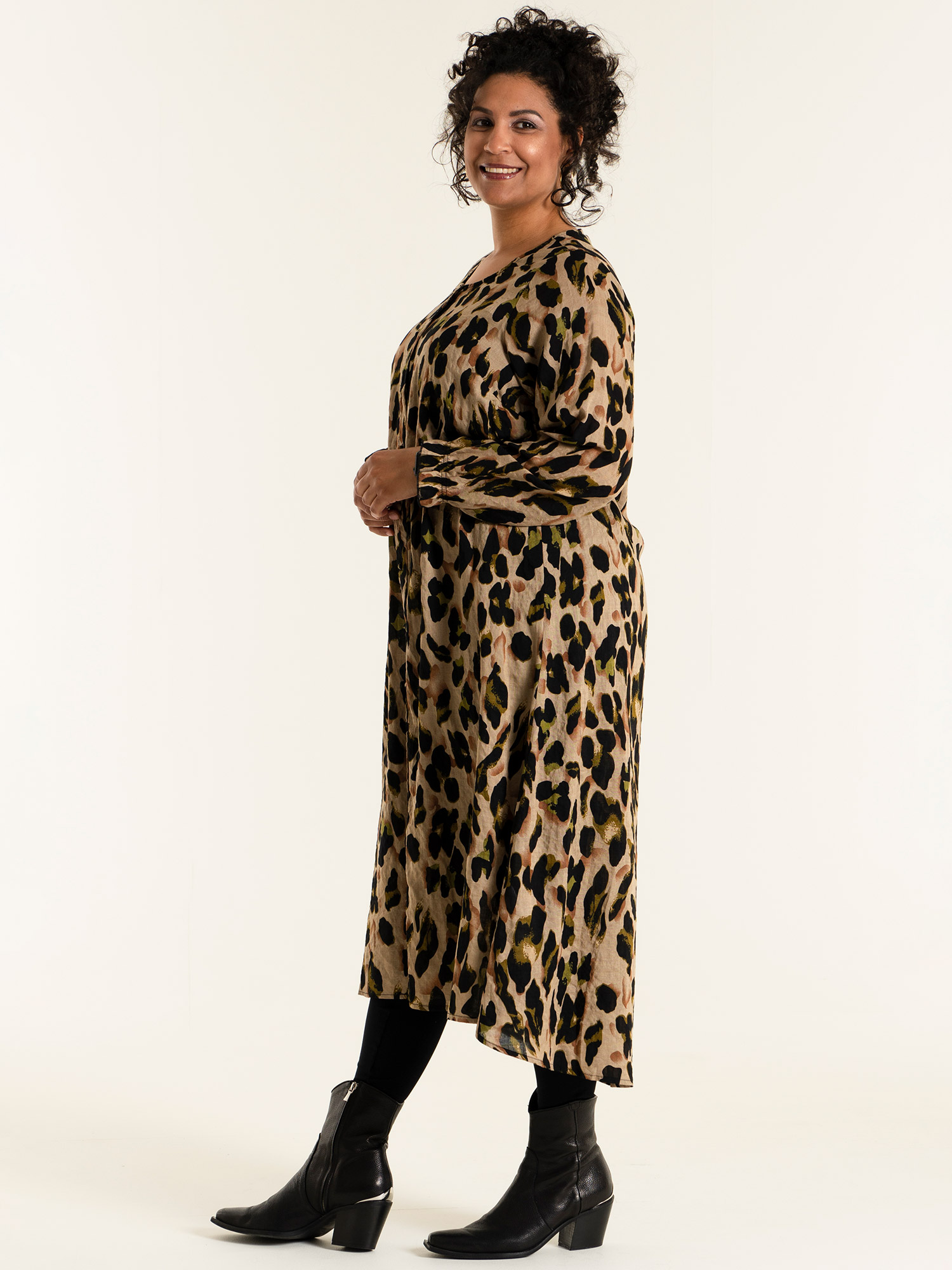 IDA - Lys brun bomulds kjole med dyreprint fra Studio