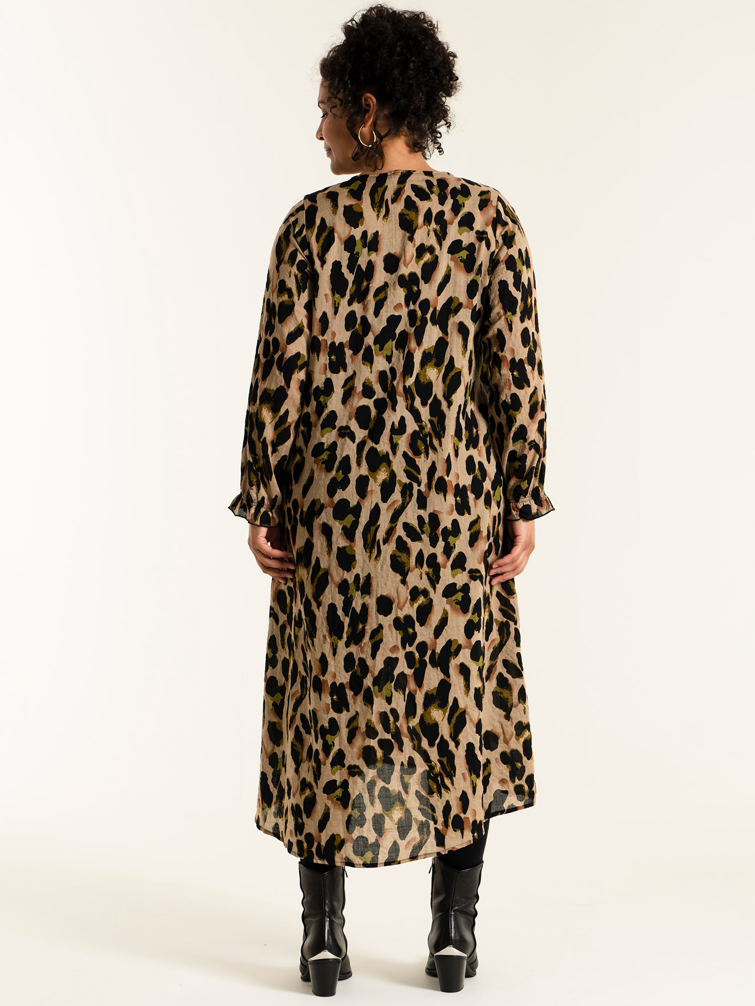 IDA - Lys brun bomulds kjole med dyreprint fra Studio