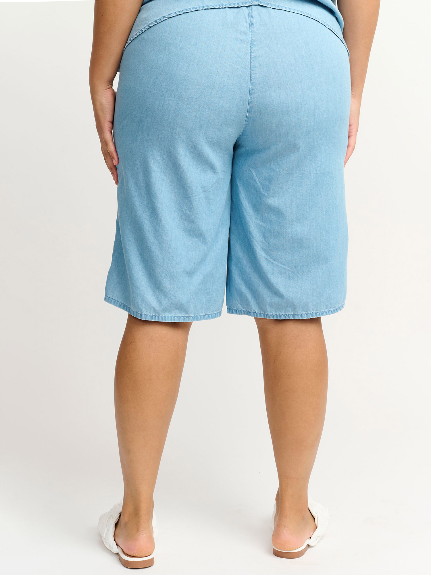 Lækre blå shorts i let kvalitet  fra Adia