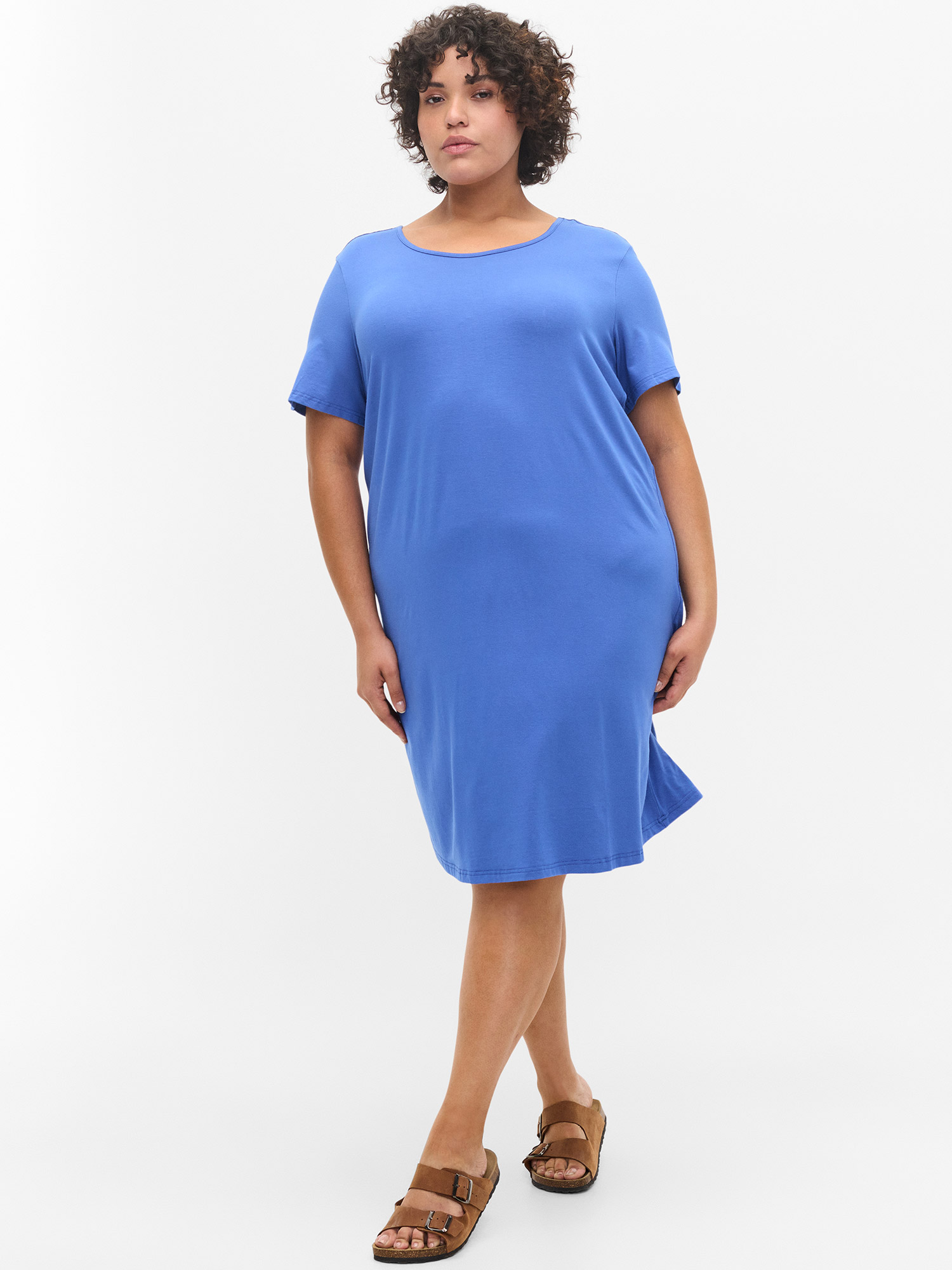 Sød blå jersey kjole med kryds på ryggen fra Zizzi