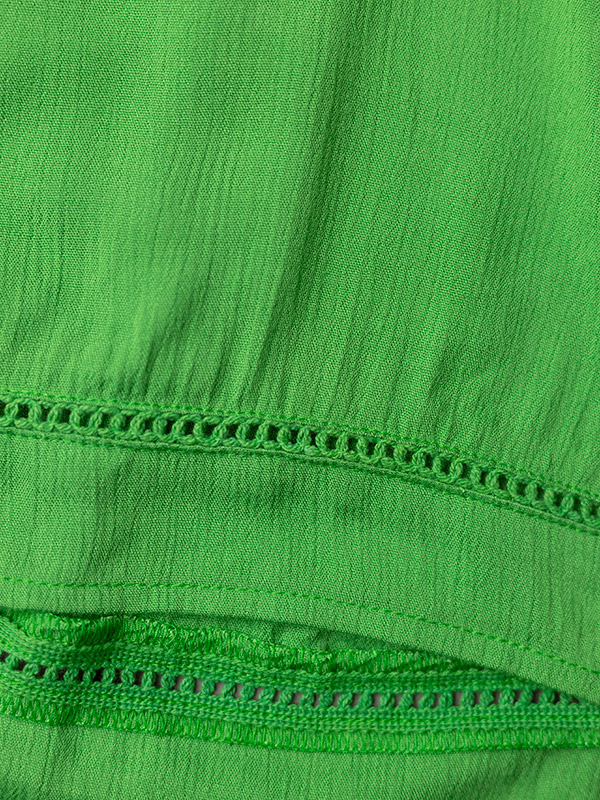 BETSY - Grøn viskose bluse med broderi fra Adia