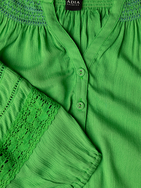 BETSY - Grøn viskose bluse med broderi fra Adia