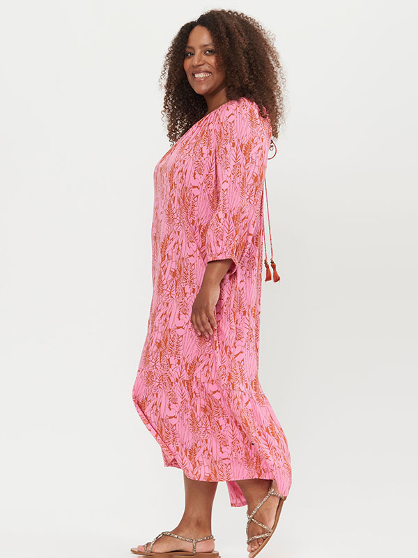 BINE - Lyserød kjole med smukt print fra Adia