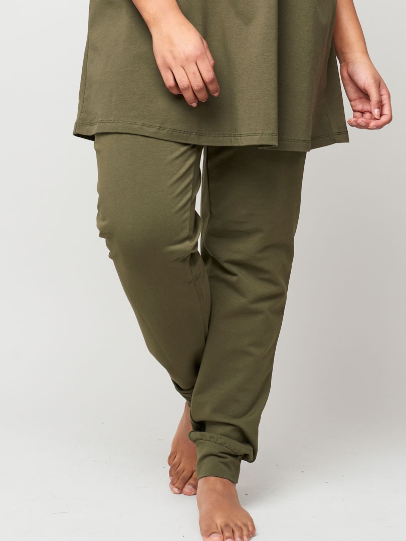 Armygrønne trænings bukser i bomuldsjersey  fra Aprico Sport