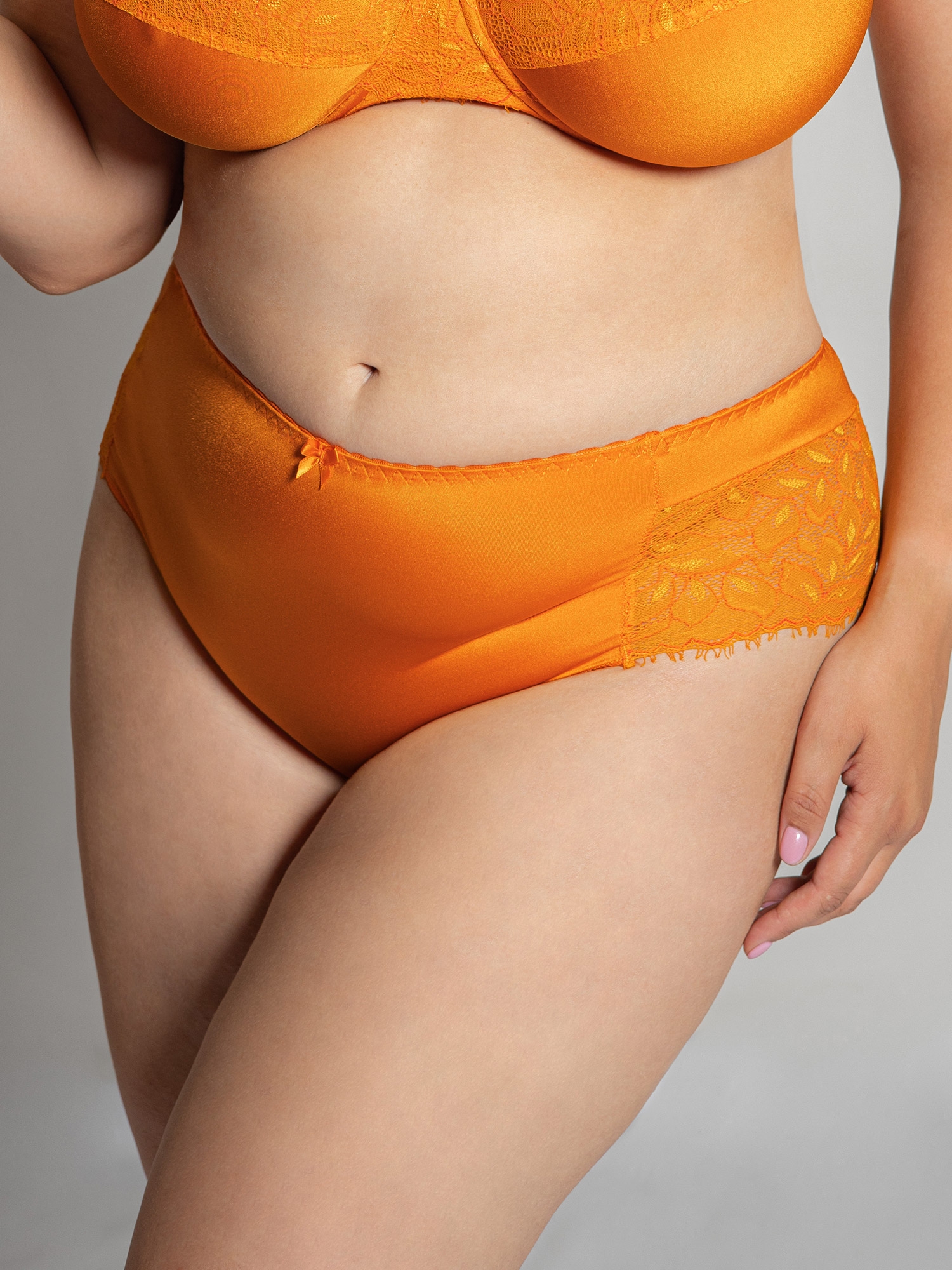 Beate Brazilian - G-streng trusse med smuk orange blonde fra Plaisir