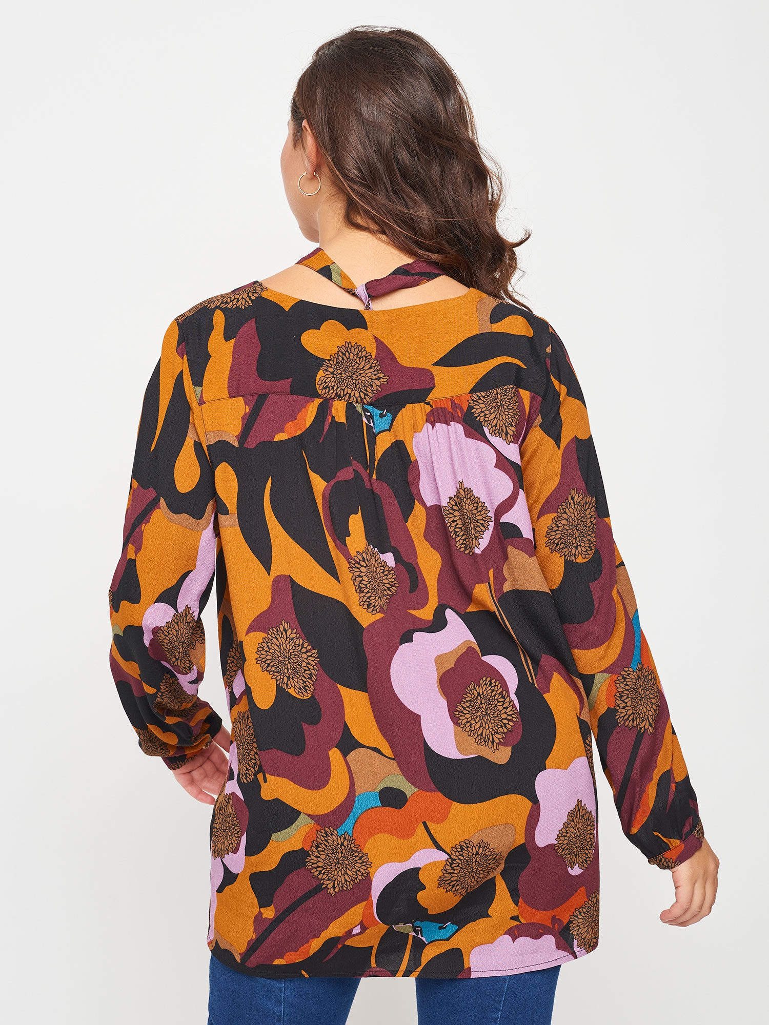 Smuk viskose bluse med flot lilla retroprint fra Adia