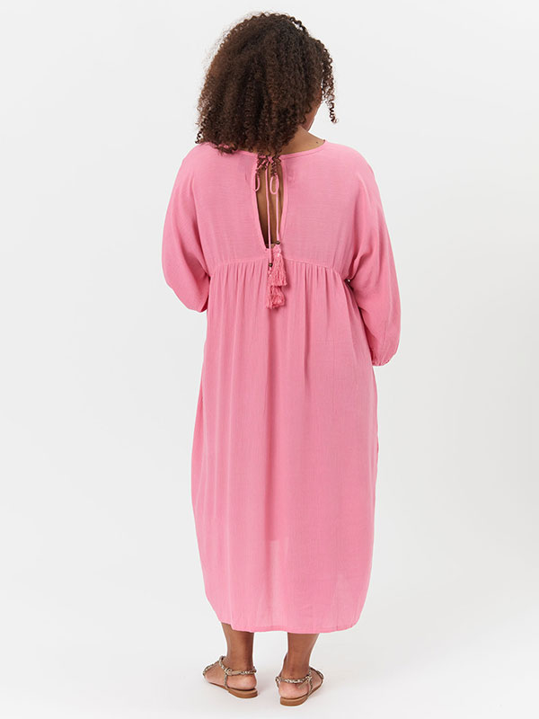 BRIGITTA - Lyserød viskose kjole med åben ryg fra Adia
