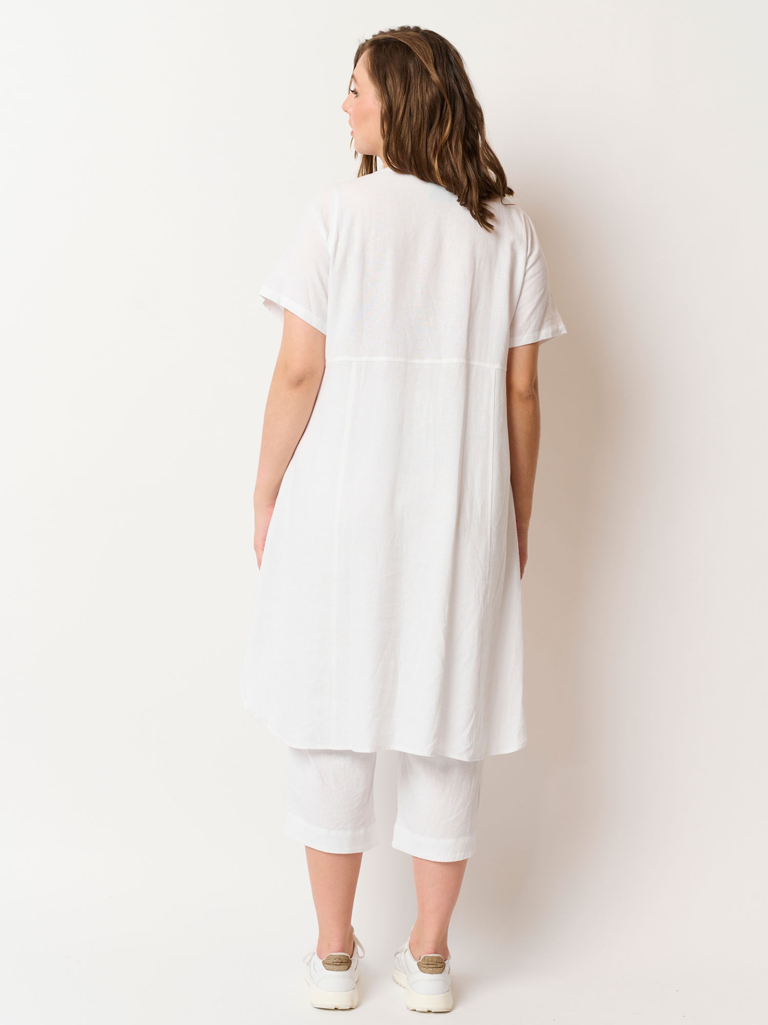 Darci - Hvid kjole med lommer i en eksklusiv blanding af hør og viskose fra Pont Neuf