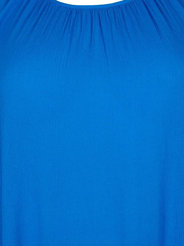 Blå kjole i crépet viskose fra Zizzi