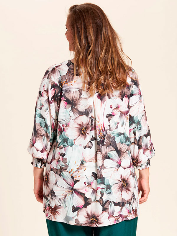 Vicky - Viskose bluse med smukt blomster print i grønne og rosa nuancer fra Gozzip