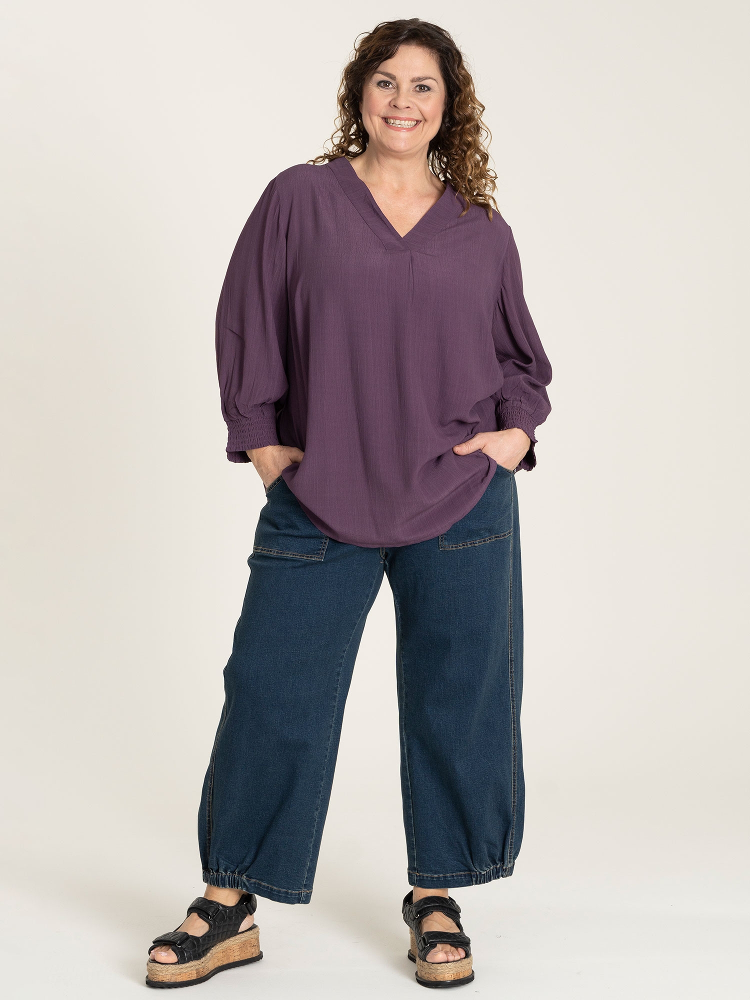 CLARA - Cowboy culotte bukser i en flot mørkeblå farve fra Gozzip