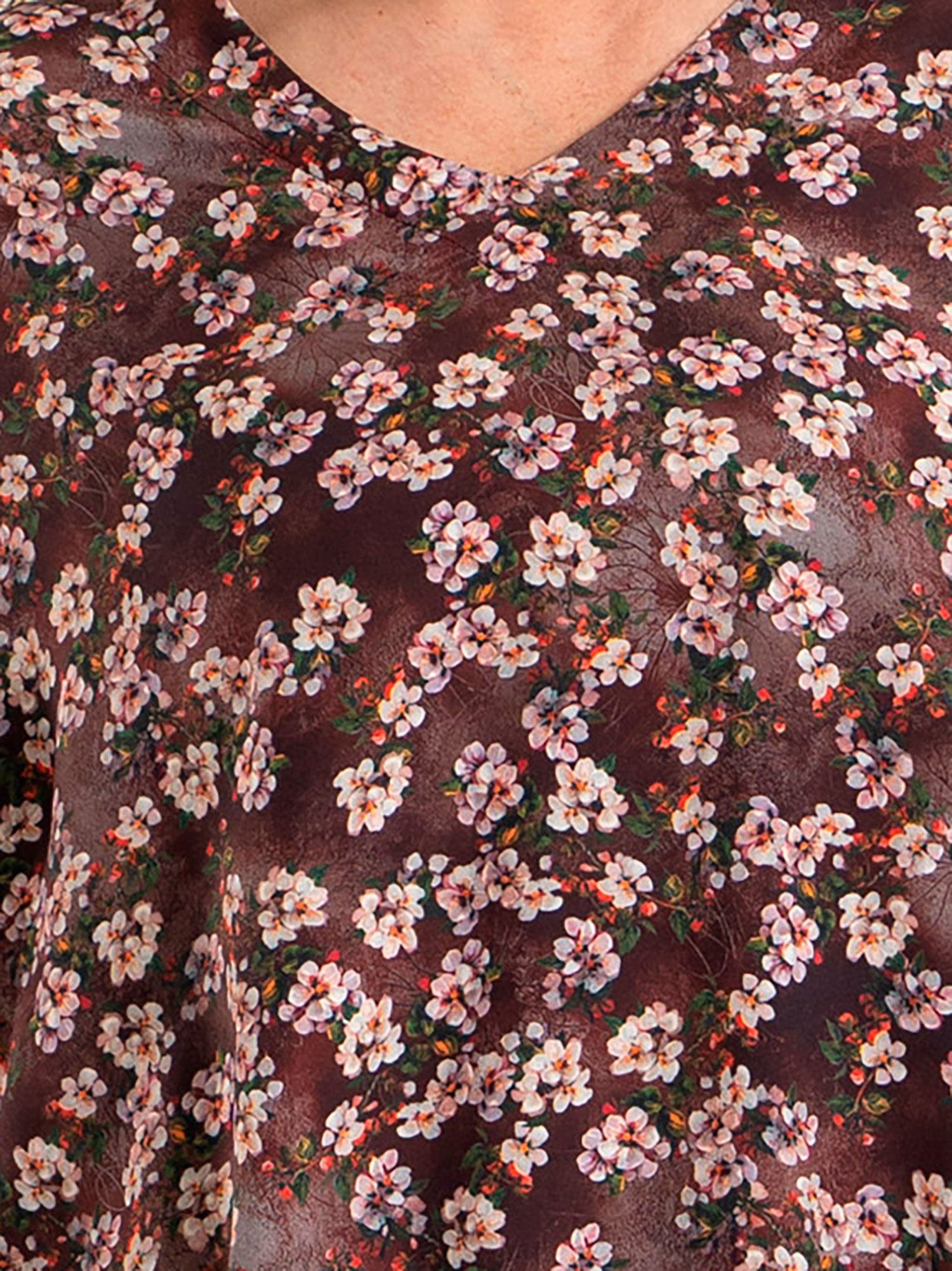 MARRY - Viskose bluse i bordeaux print med blomster fra Gozzip