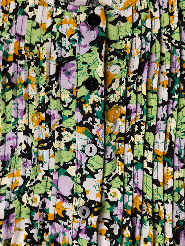 JOHANNE - Blomster printet viskose tunika med knapper og lommer fra Gozzip