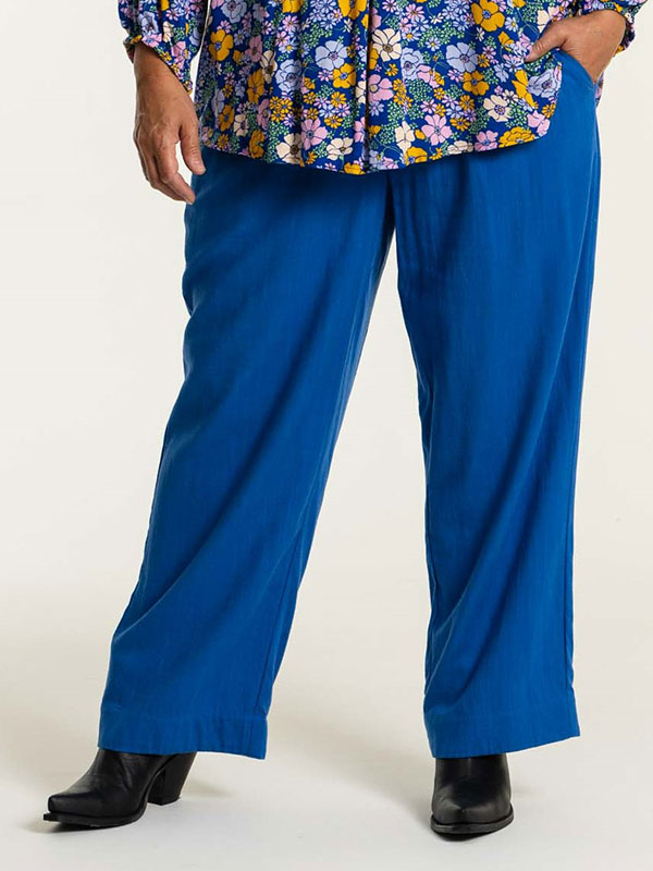 LISSI - Blå bukser med brede ben i viskose og hør fra Gozzip