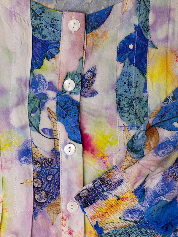 ADILE - Lys skjorte tunika med blå blomster fra Gozzip