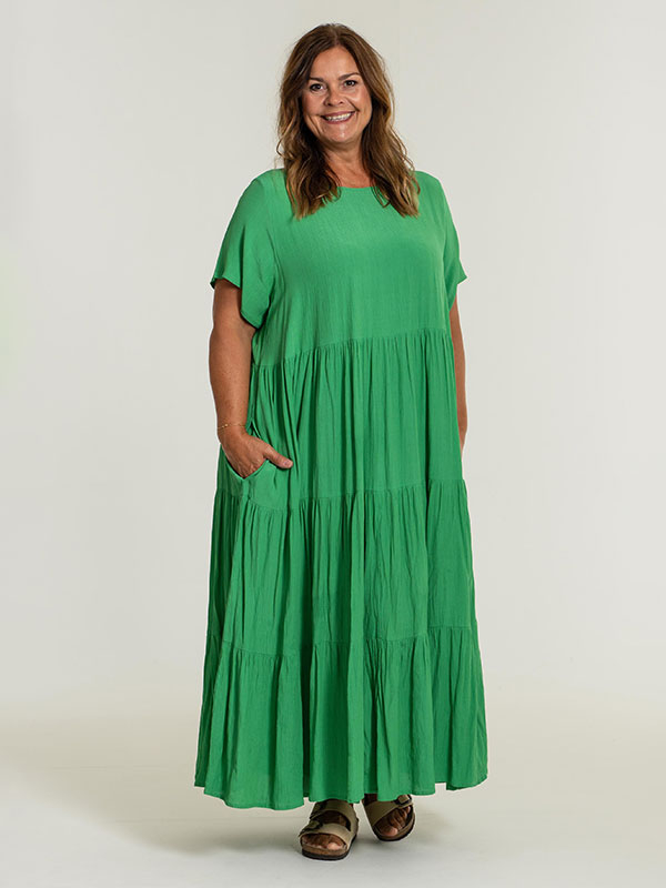 SUSSIE - Lang grøn kjole i 100% Viskose fra Gozzip