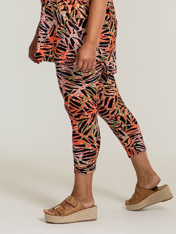 MERETE - Sorte leggings med farvet print fra Gozzip