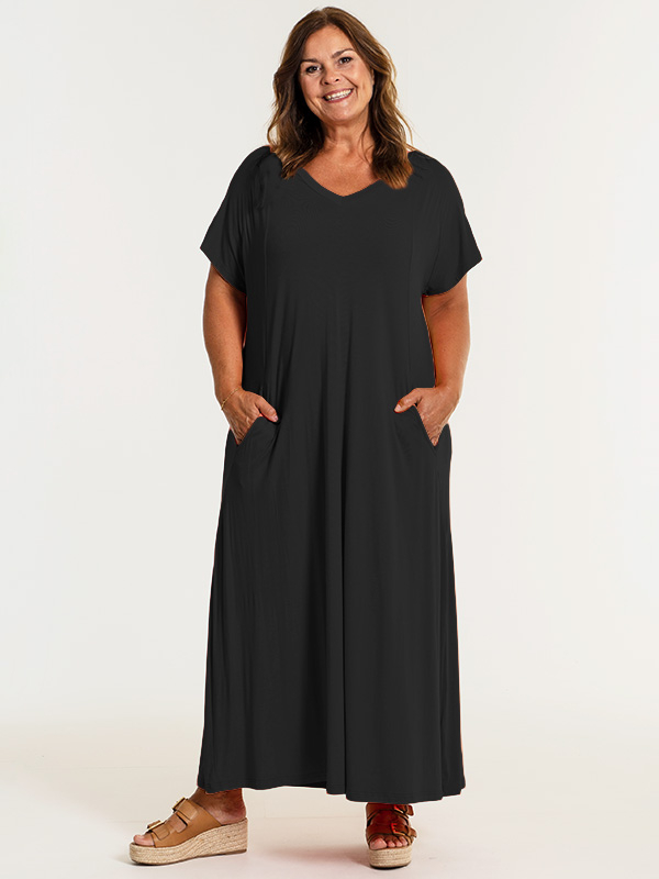 MARGIT - Lang sort kjole i viskose jersey fra Gozzip