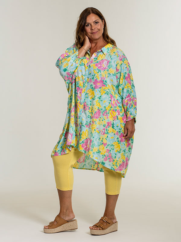 GERDA - Lys turkis skjorte tunika med blomster fra Gozzip