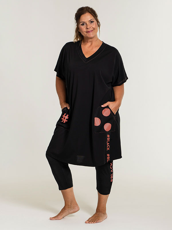 GABRIELA - Sort jersey tunika med coral farvet print fra Gozzip Black