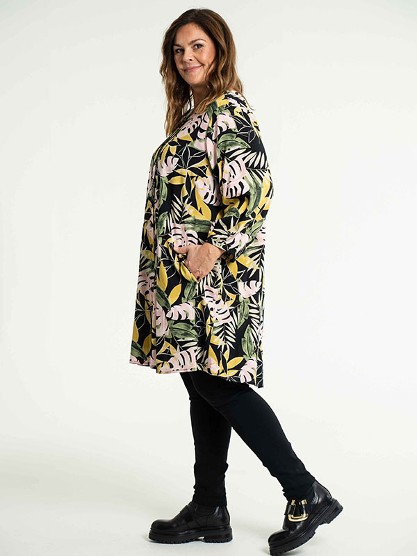ADINA - Sort tunika med blad print fra Gozzip