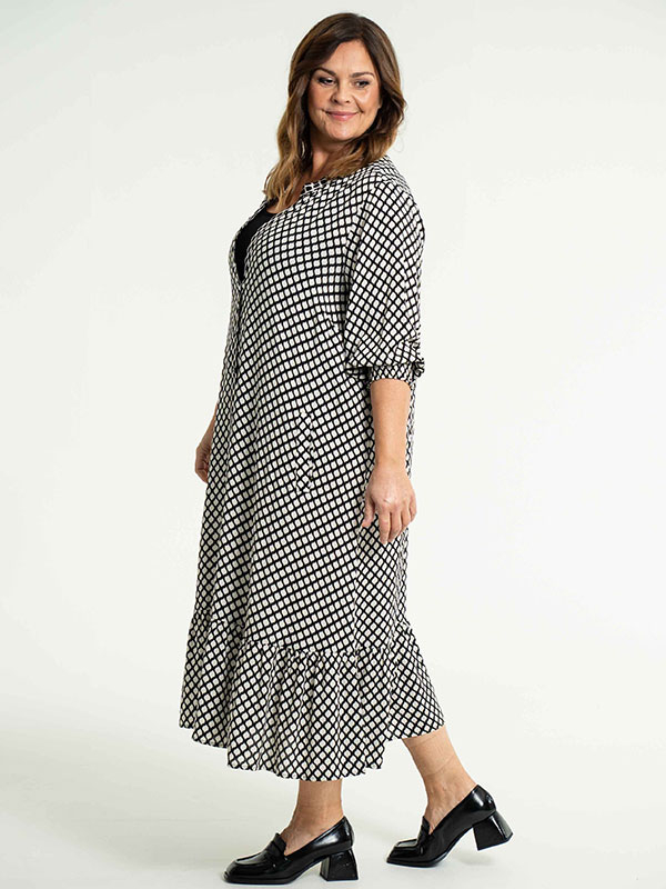 SIGRUN - Sort skjorte kjole med lyst mønster fra Gozzip
